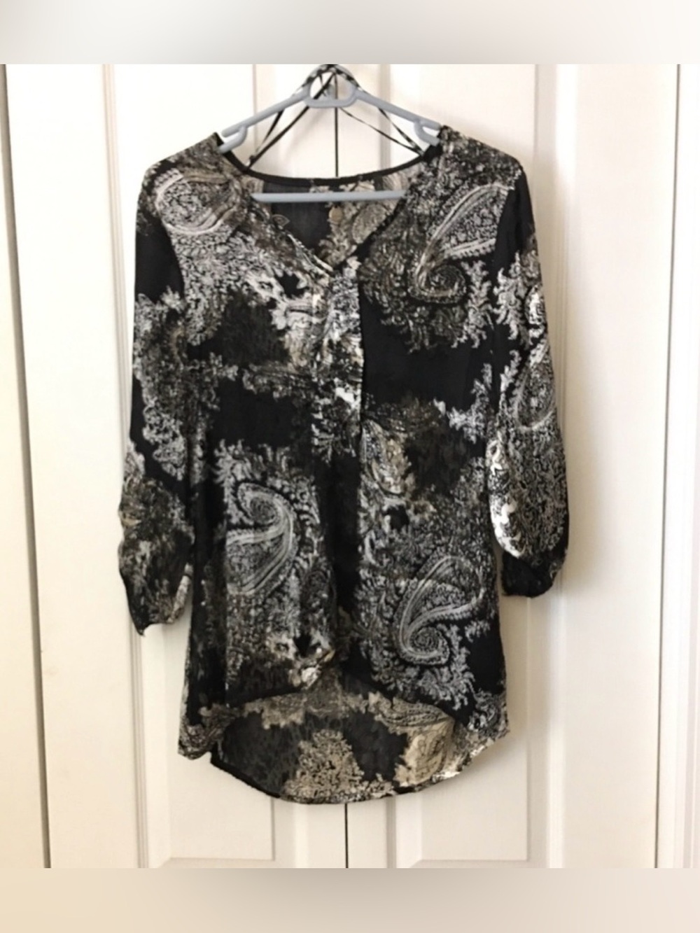 BKE Buckle Womens Small Paisley Burnout Tunic Blouse Roll Tab Sleeve Sheer Top